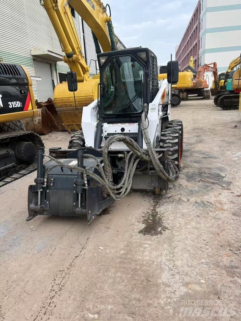 Bobcat S 220 Carregadoras de direcção deslizante