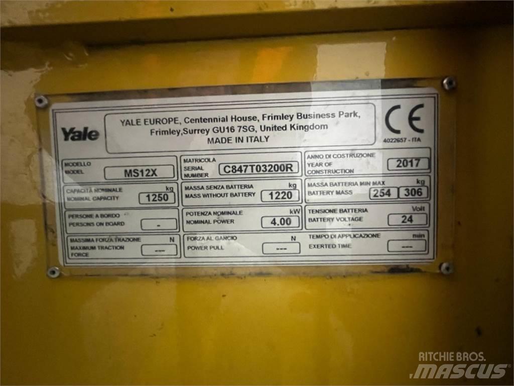 Yale MS12X Empilhador para operador externo