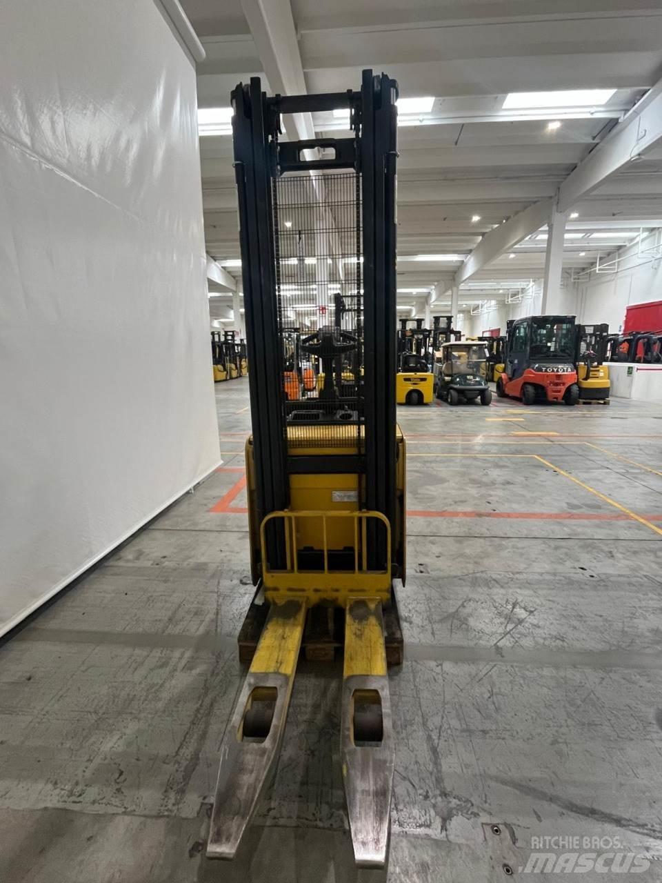 Yale MS12X Empilhador para operador externo