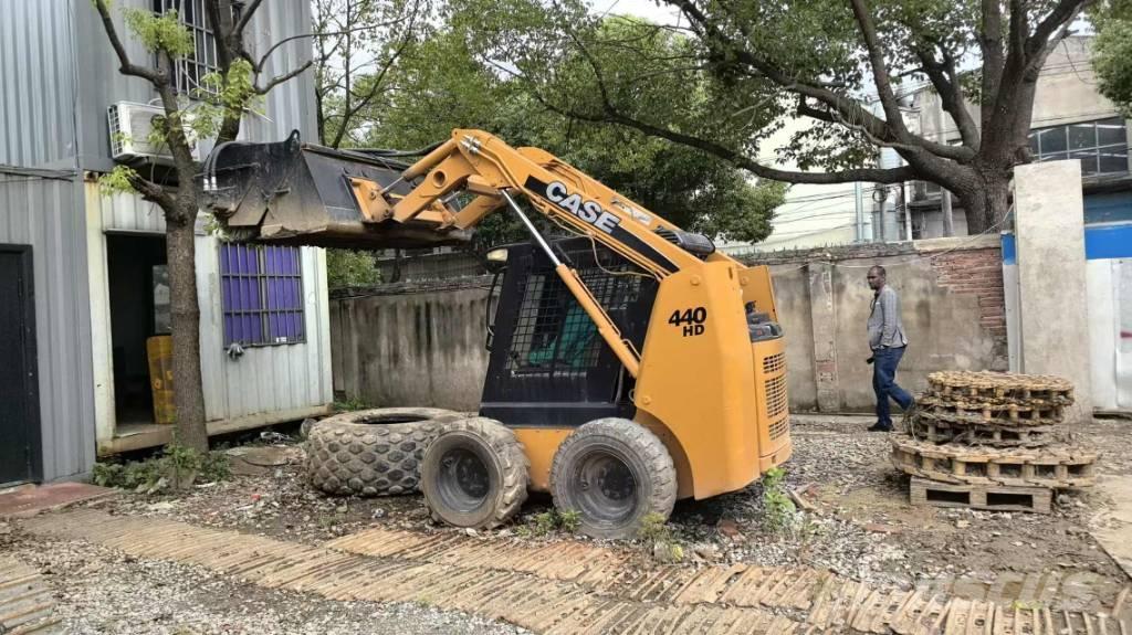 CASE 440 Carregadoras de direcção deslizante