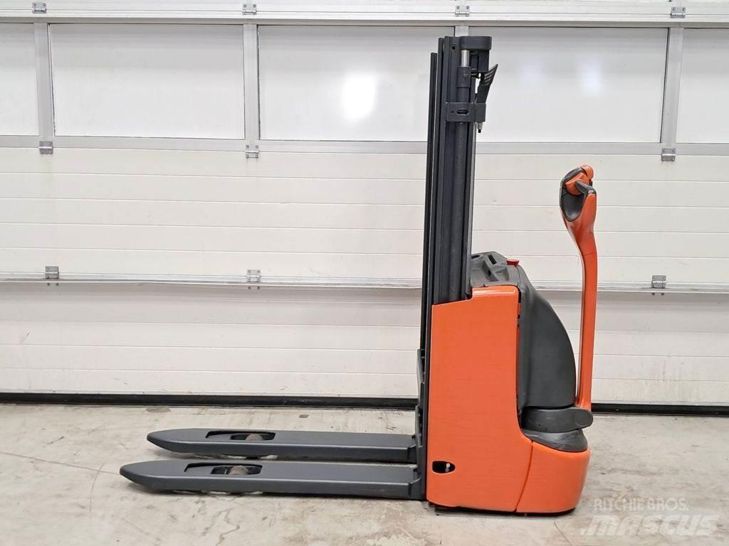 Linde L10B Empilhador para operador externo