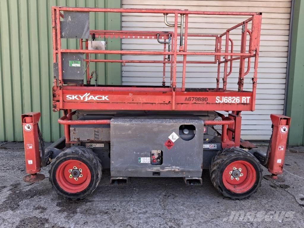 SkyJack SJ 6826 RT Elevadores de tesoura
