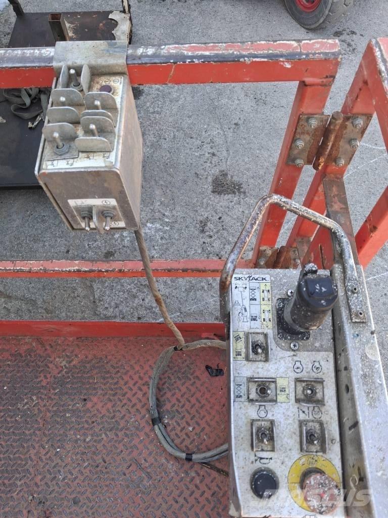 SkyJack SJ 6826 RT Elevadores de tesoura
