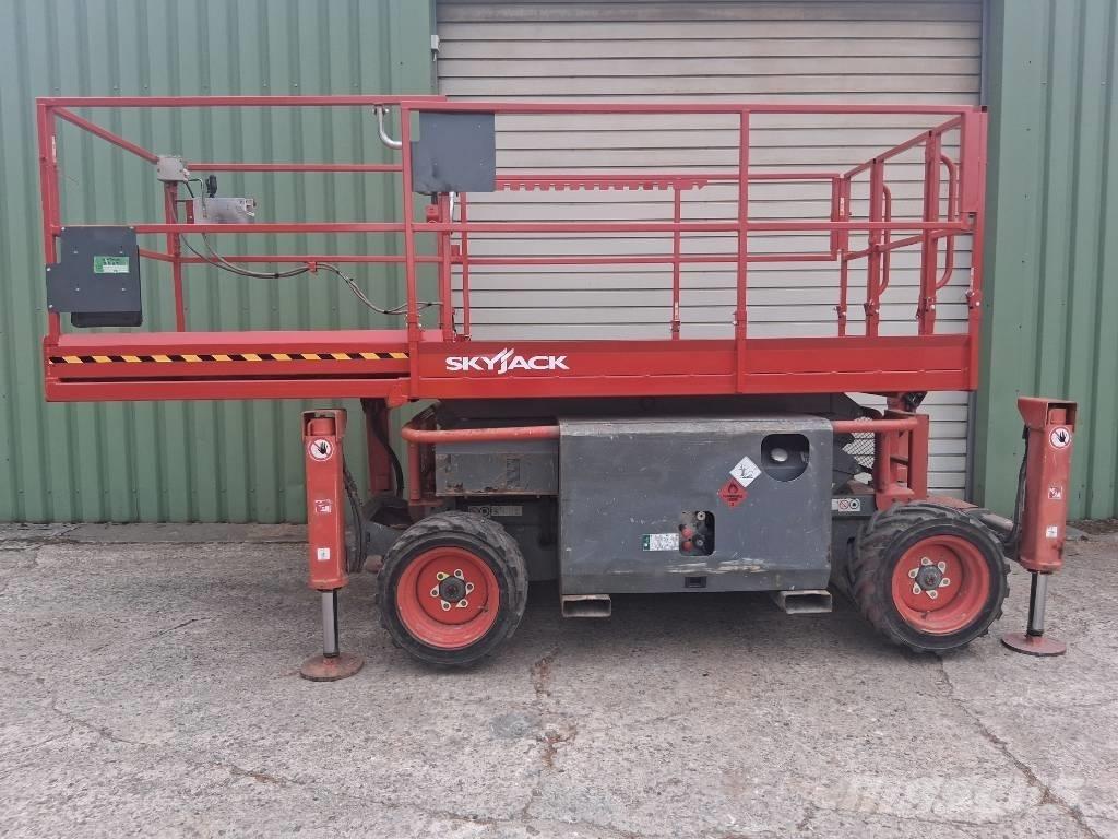 SkyJack SJ 6826 RT Elevadores de tesoura