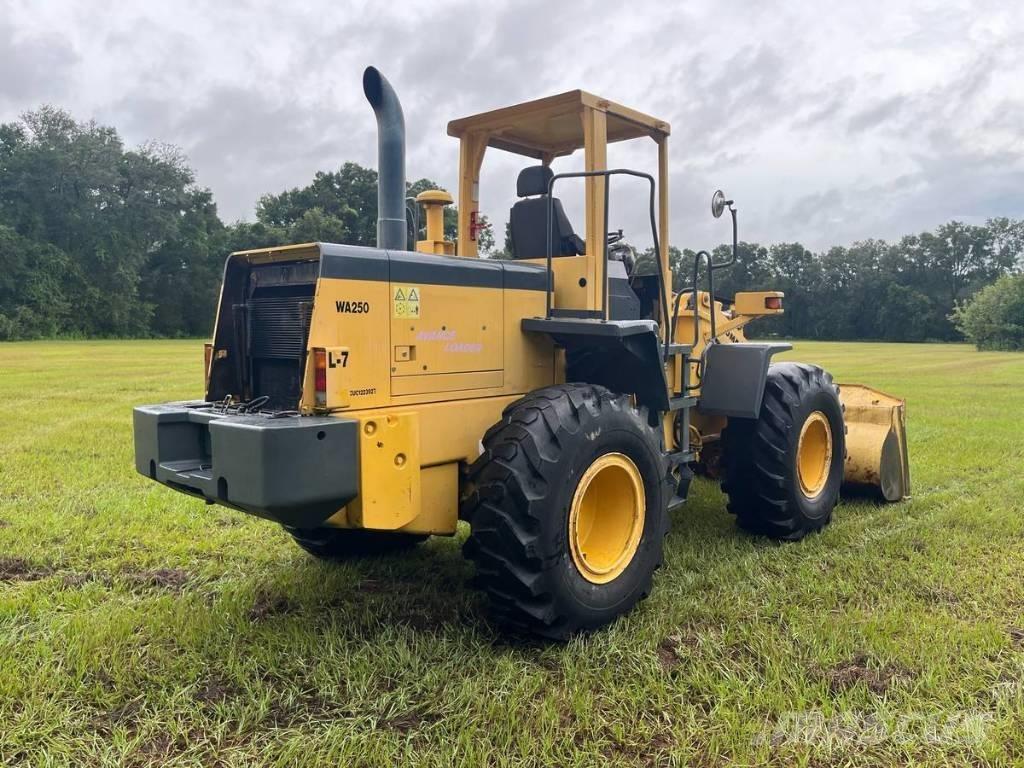 Komatsu WA 250-3L Pás carregadoras de rodas