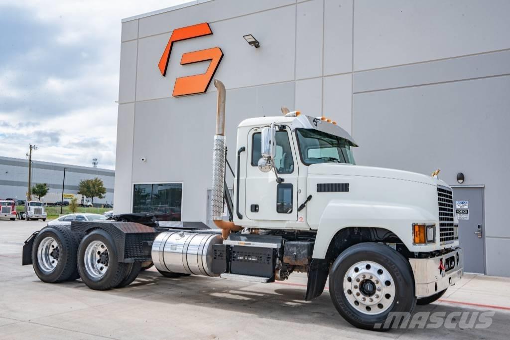 Mack Pinnacle 64T Tractores (camiões)