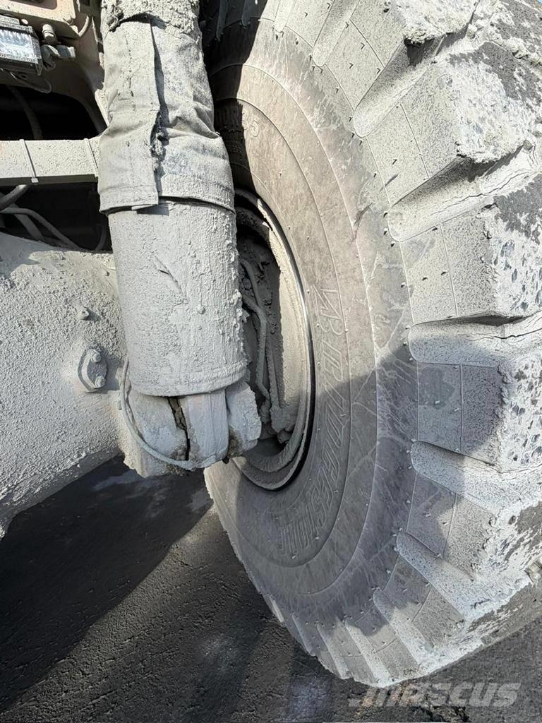 CAT 775 F Camiőes dumper basculantes rígidos