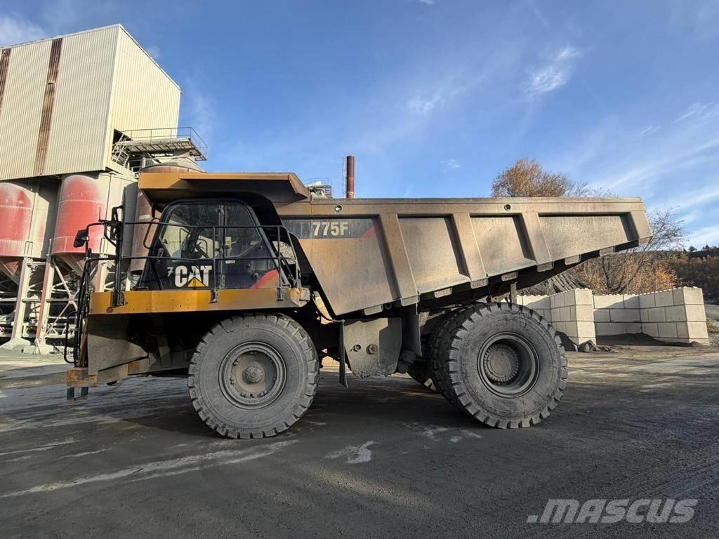 CAT 775 F Camiőes dumper basculantes rígidos