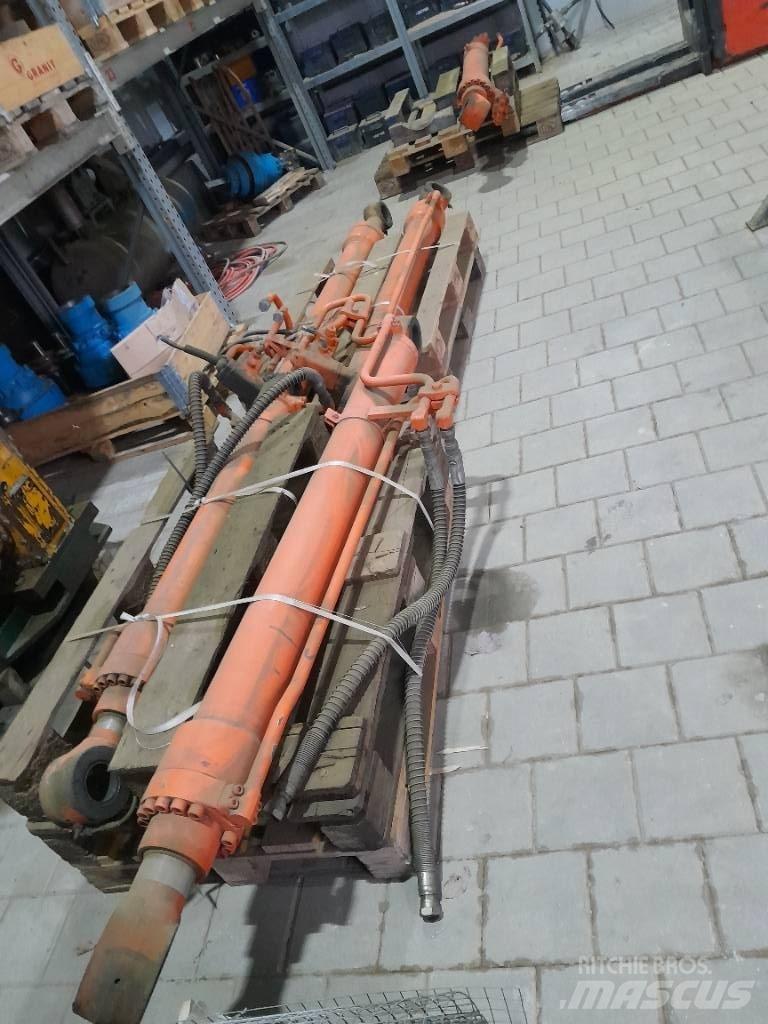 Hitachi ZX 210 Escavadoras de rastos