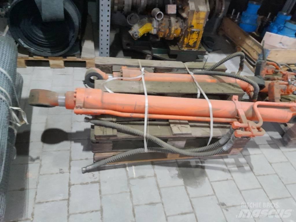 Hitachi ZX 210 Escavadoras de rastos