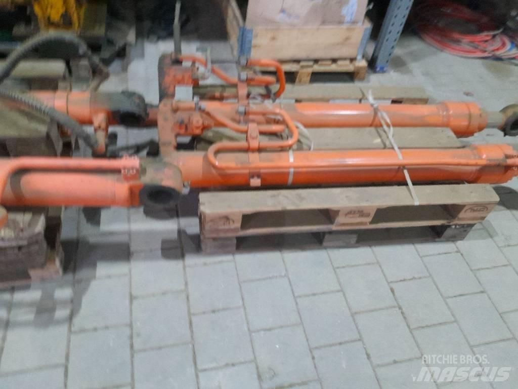 Hitachi ZX 210 Escavadoras de rastos