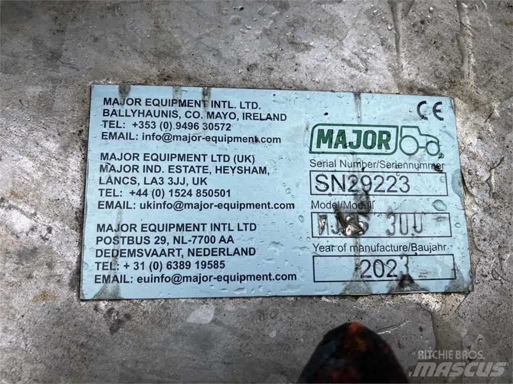 Major MJ65-300 Corta-Relvas Rough, trim and surrounds
