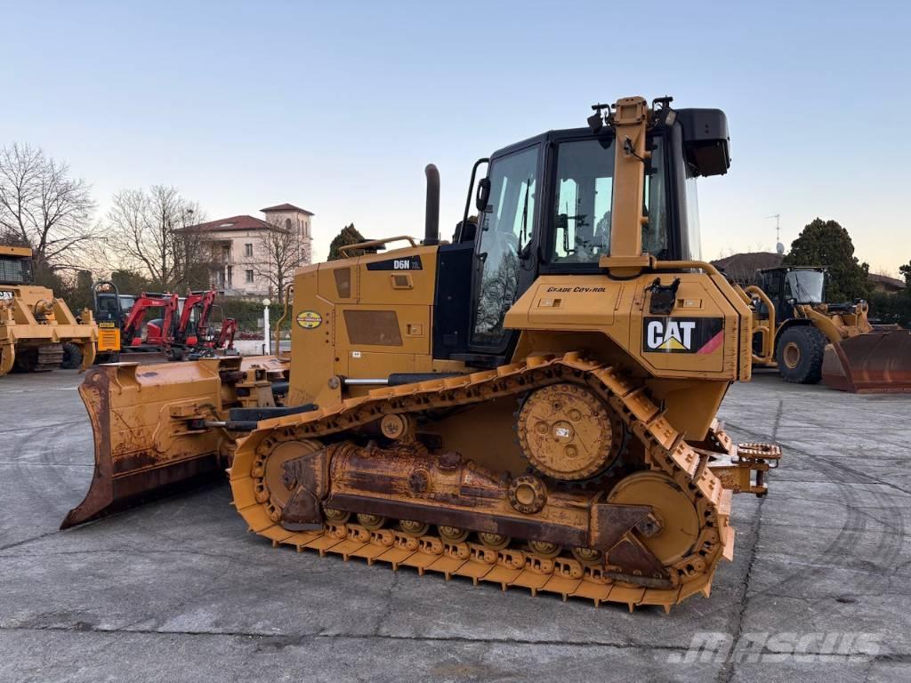 CAT D 6 N XL Dozers - Tratores rastos