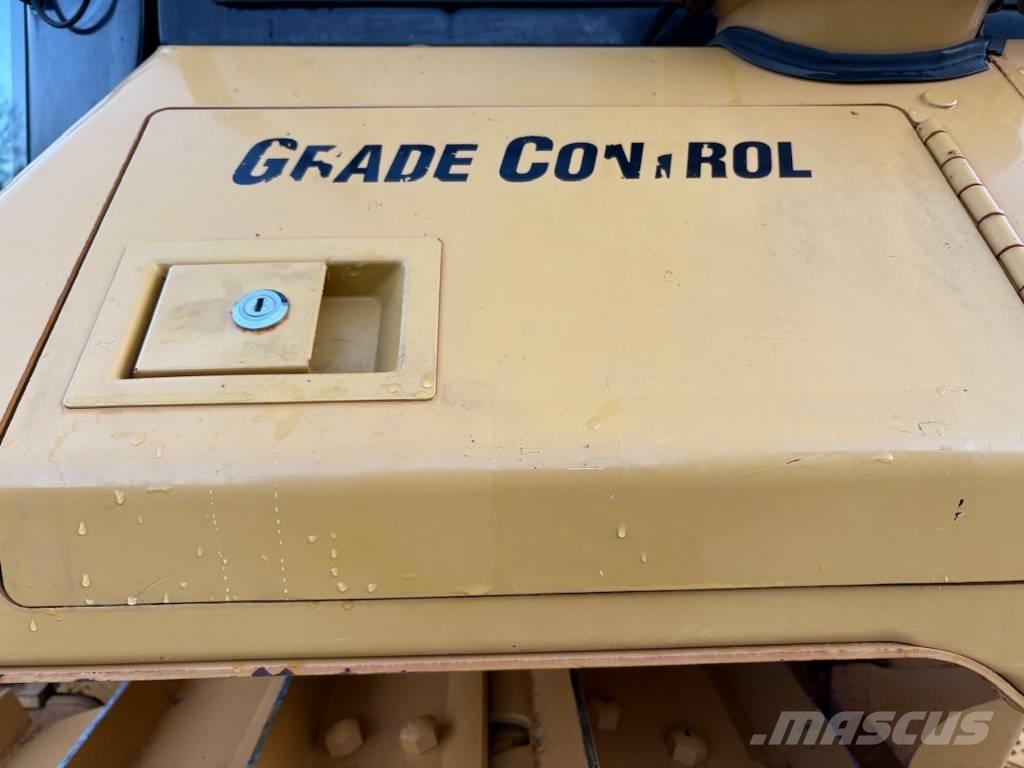 CAT D 6 N XL Dozers - Tratores rastos