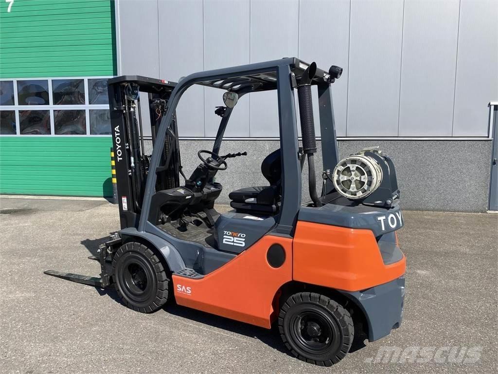 Toyota 02-8FGF25 Empilhadores a gás