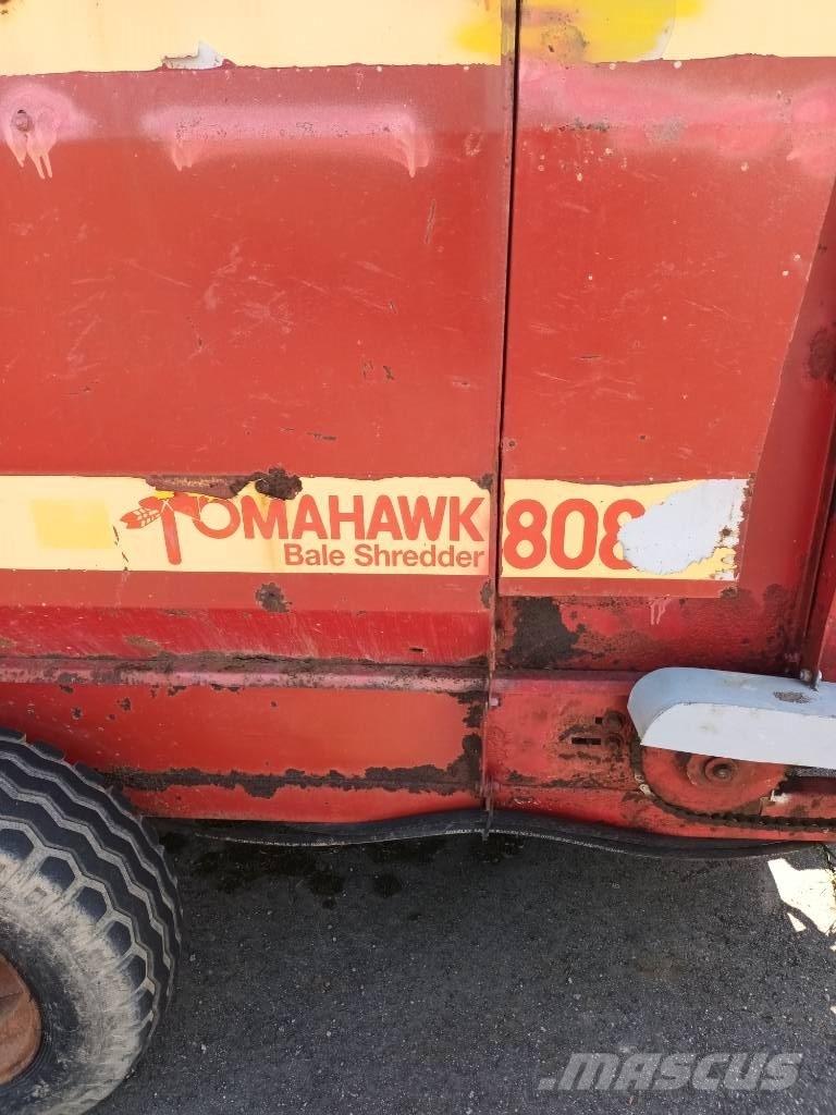 Tomahawk 808 Cortadores, moinhos e desenroladores de fardos