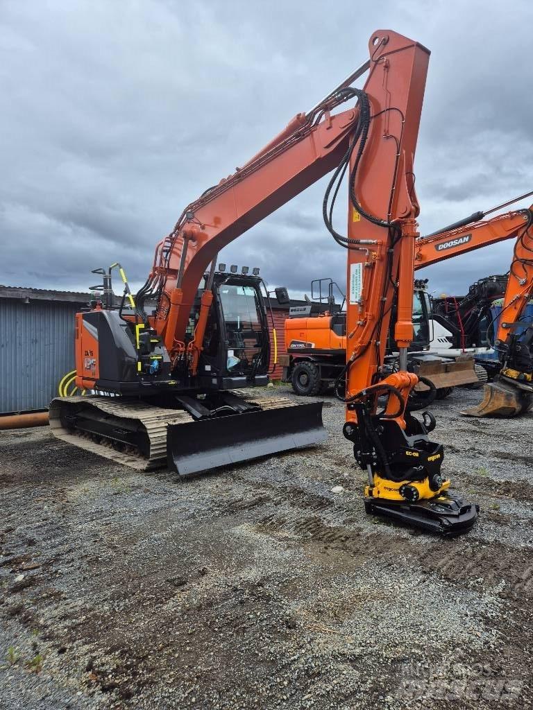 Hitachi ZX 135 US -7 Escavadoras de rastos