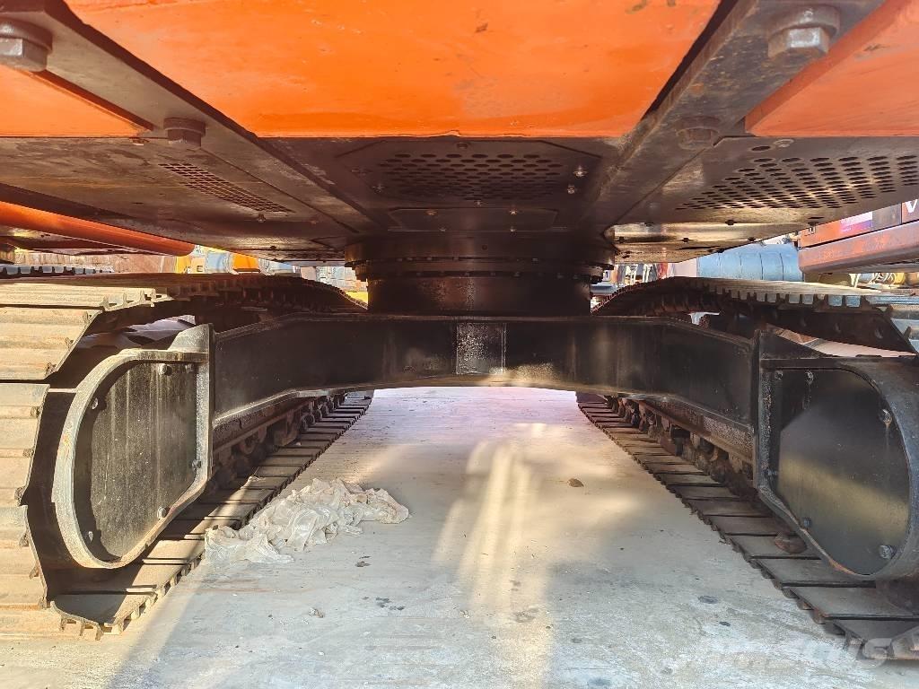 Hitachi ZX 210 Escavadoras de rastos