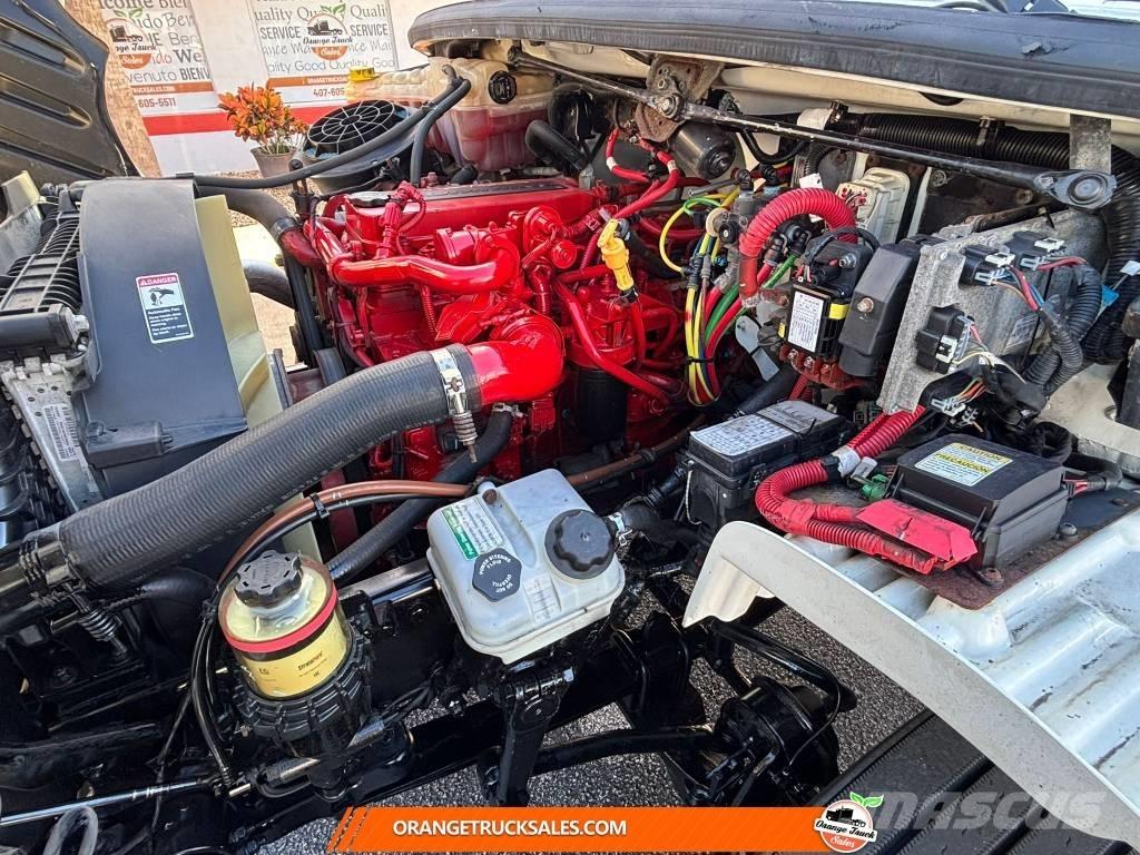 Freightliner M2 Camiões de caixa fechada