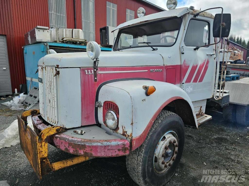 Scania 111 6x2 Camiões de chassis e cabine