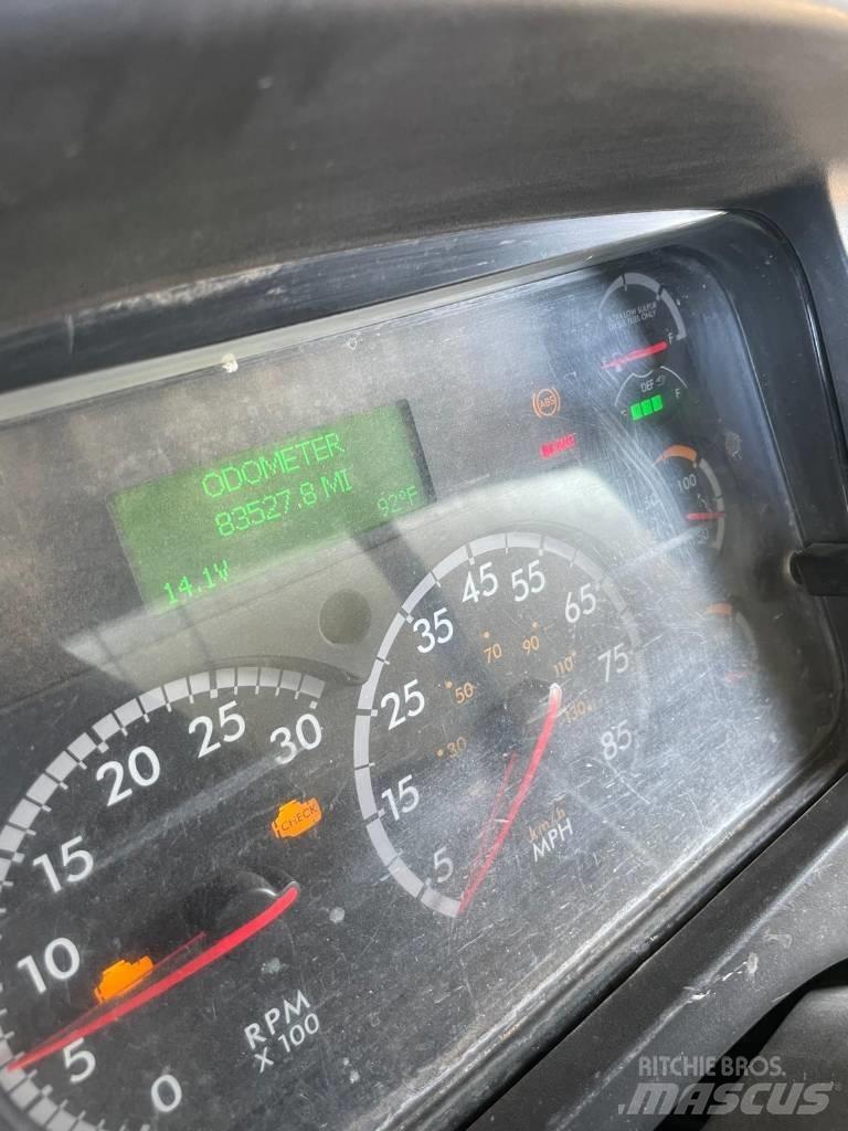 Freightliner 108 SD Auto-tanques