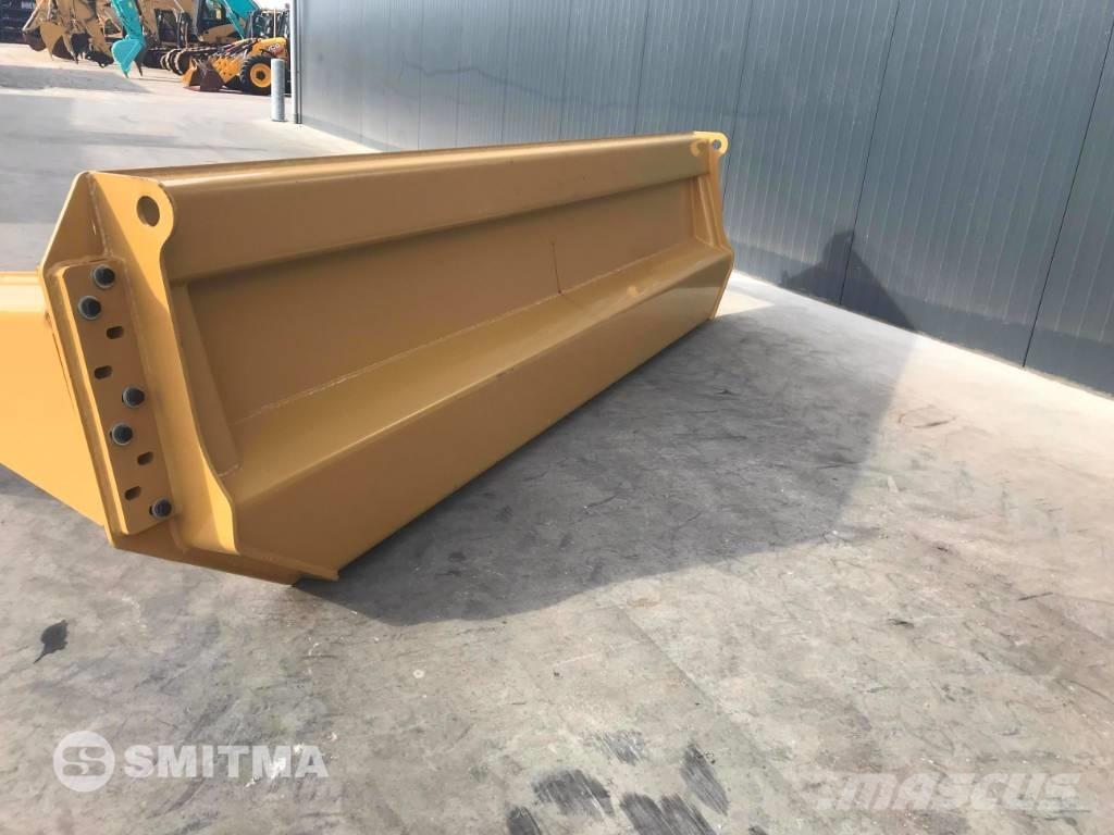 CAT 740B Portas traseiras
