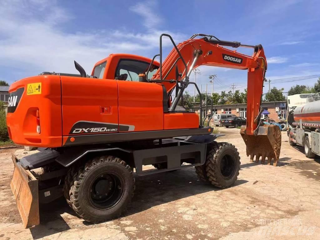 Doosan DH150W Escavadoras de rodas