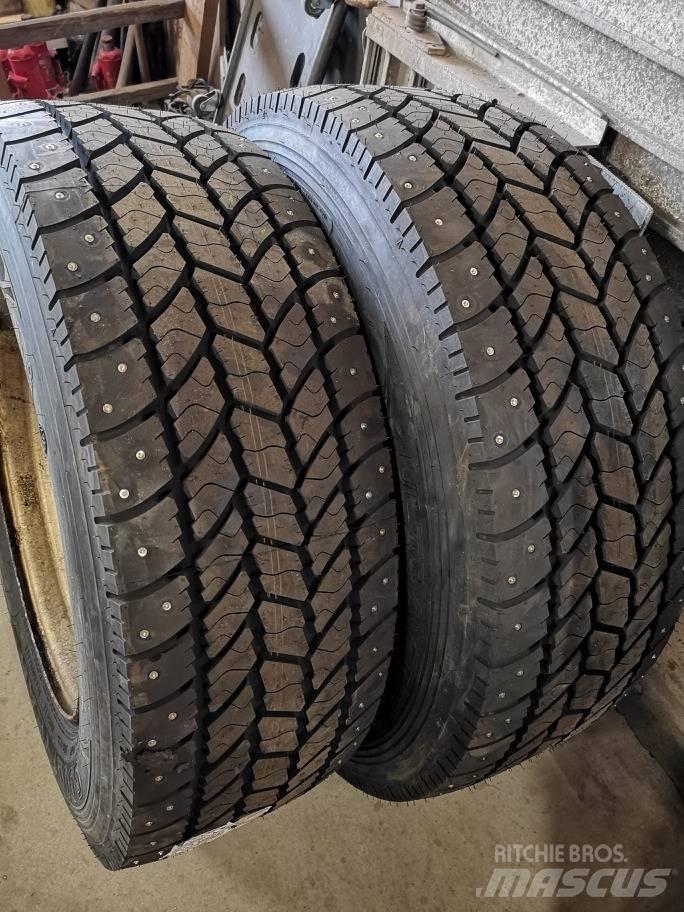  Tyres Different Pneus, Rodas e Jantes