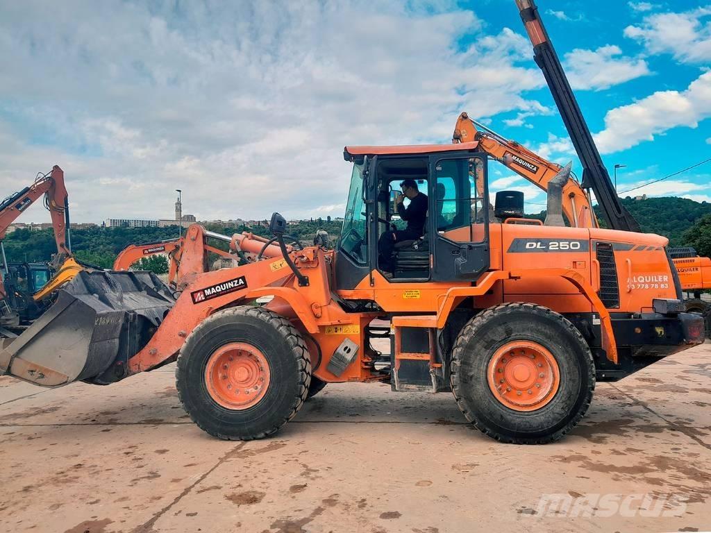 Doosan DL 250-3 Pás carregadoras de rodas