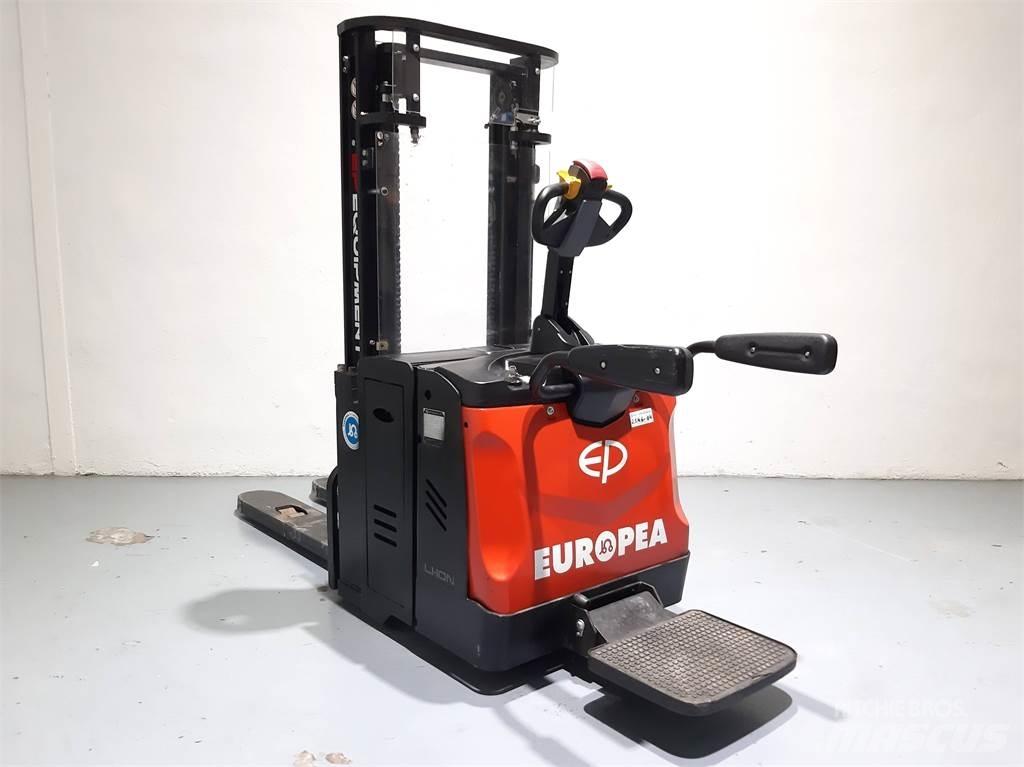  ES16 RSI Empilhador para operador externo