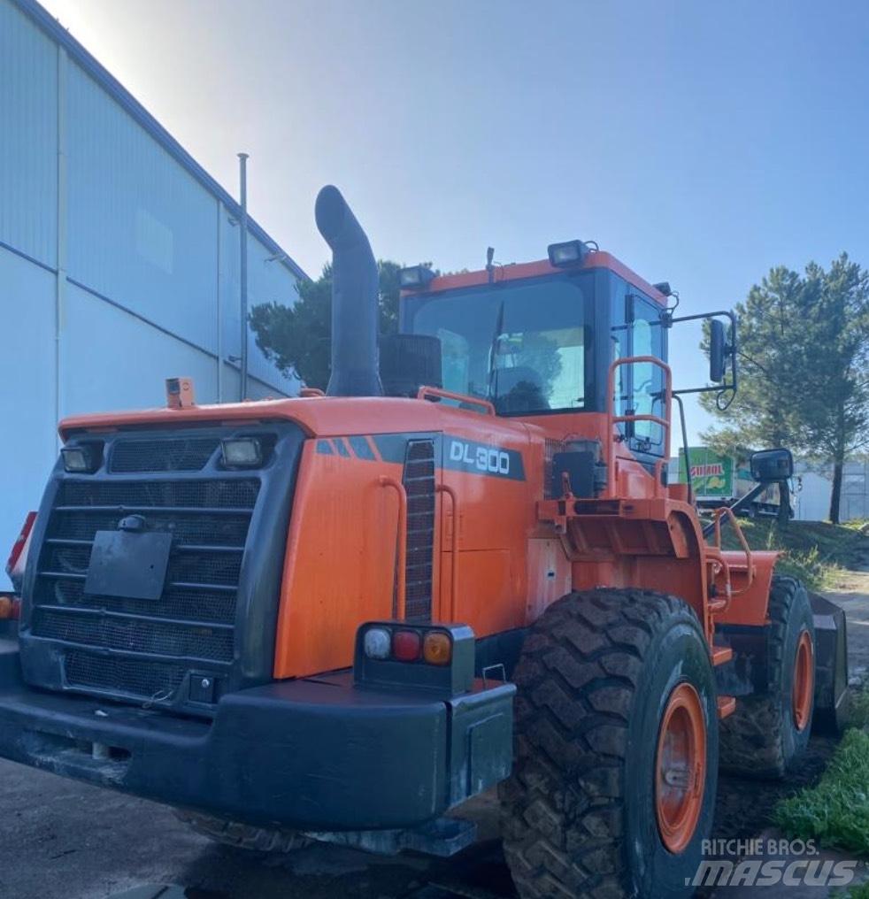 Doosan DL 300 Pás carregadoras de rodas