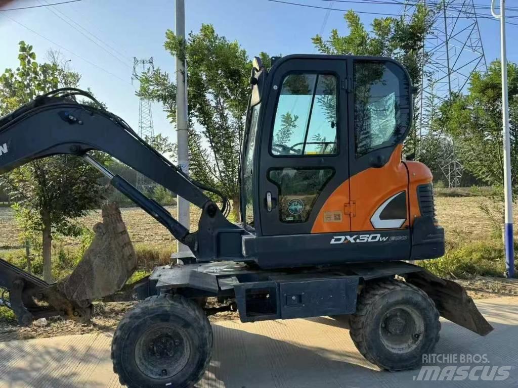 Doosan DX60W Escavadoras de rodas