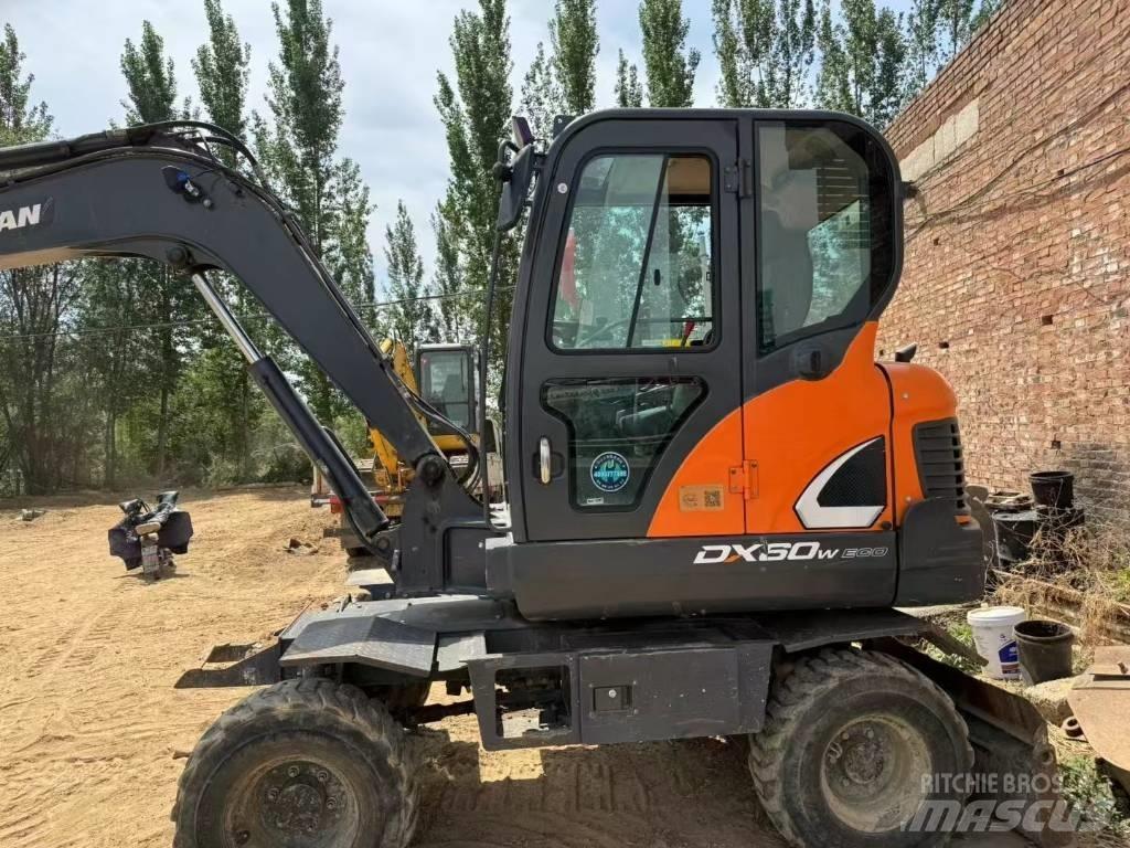 Doosan DX60W Escavadoras de rodas