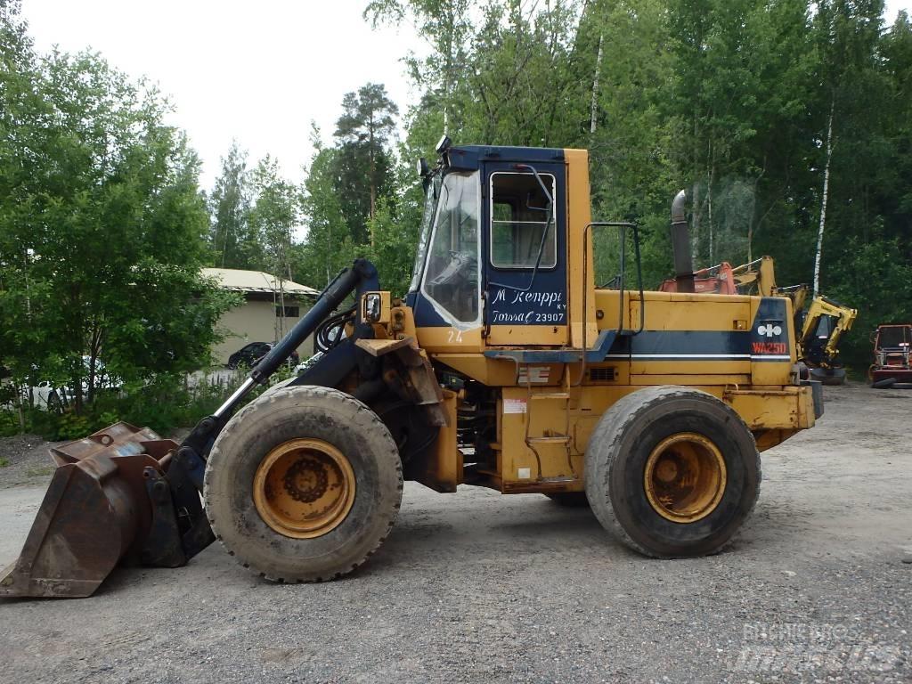 Komatsu WA 250-1 Pás carregadoras de rodas