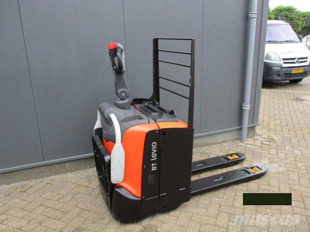 Toyota LPE200 Porta-paletes com plataforma