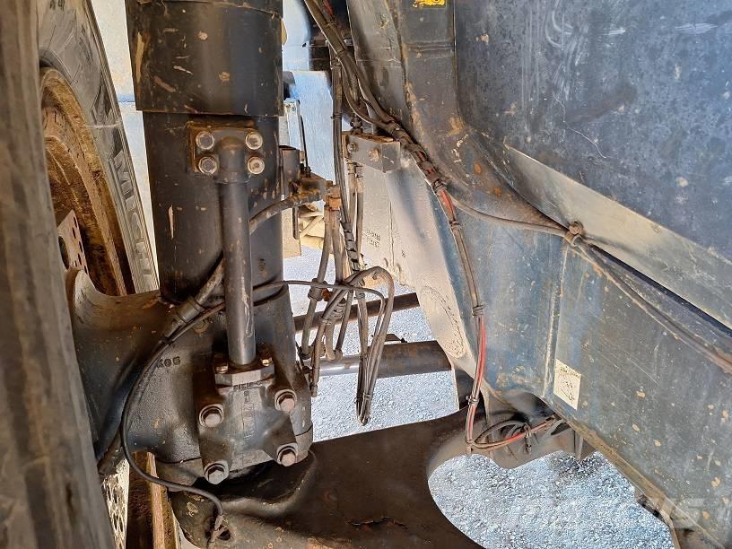 Komatsu HD605-7EO Camiőes dumper basculantes rígidos