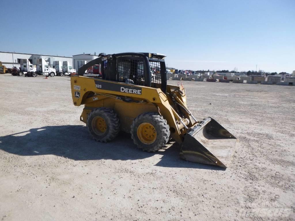 John Deere 325 Carregadoras de direcção deslizante