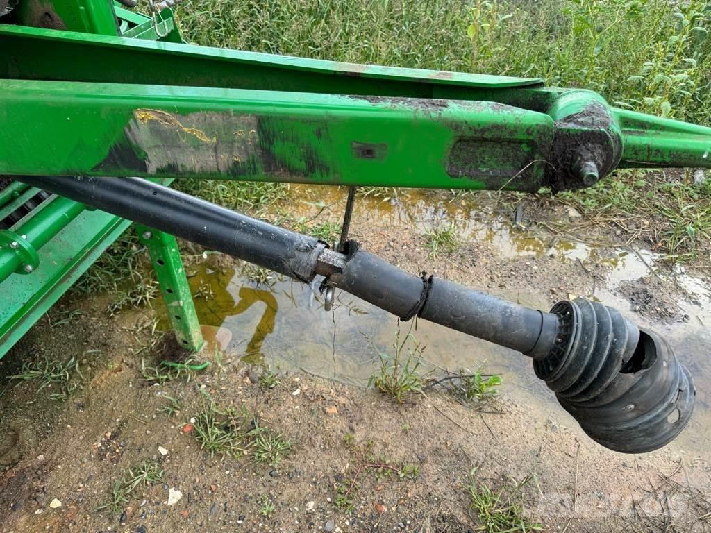 John Deere F441M Enfardadeira de rolos