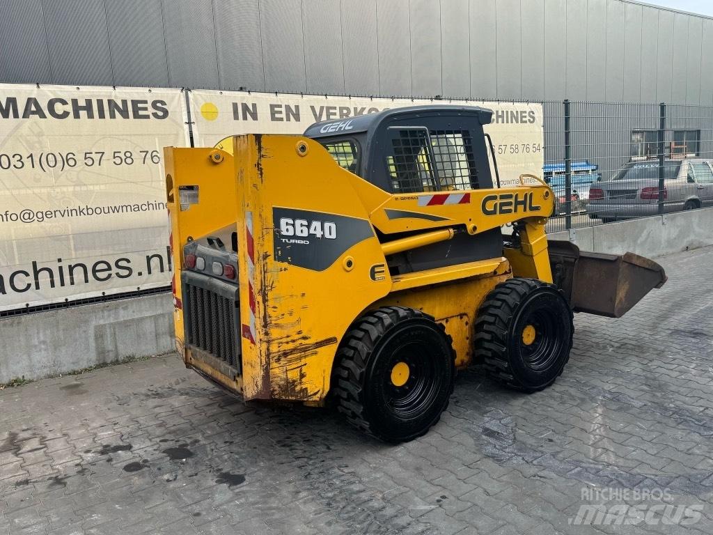 Gehl 6640 Carregadoras de direcção deslizante