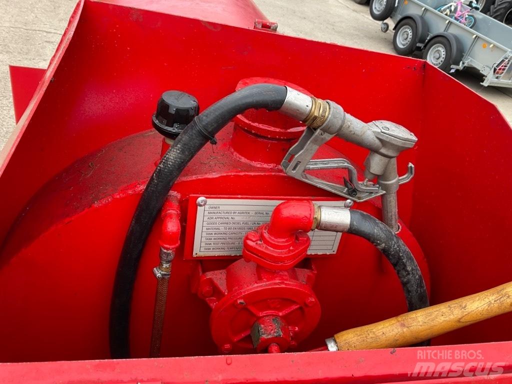  AGRITEK FUEL BOWSER Reservatórios de combustível e aditivos 
