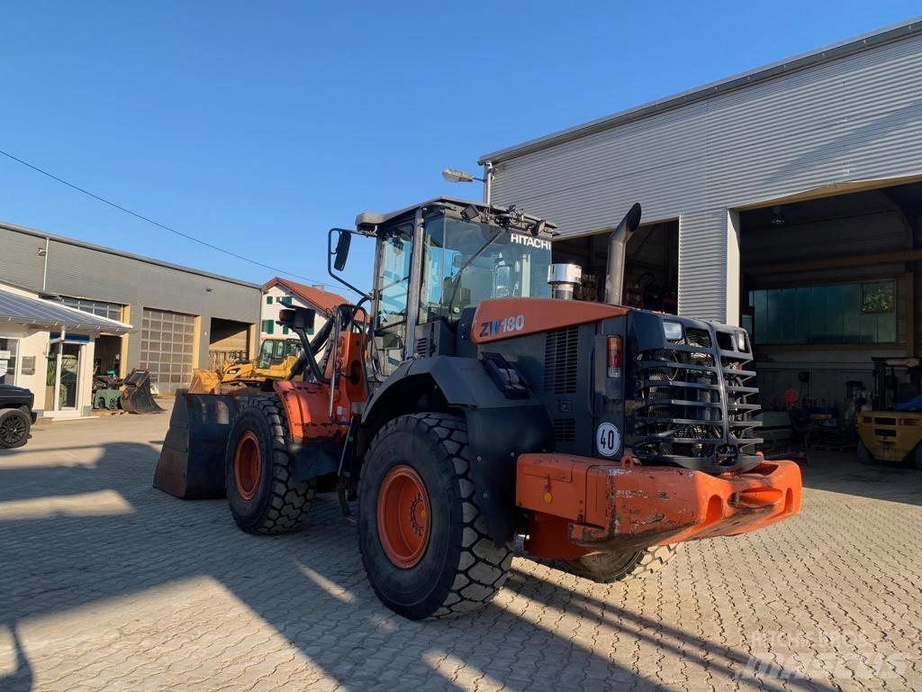 Hitachi ZW 180 Pás carregadoras de rodas