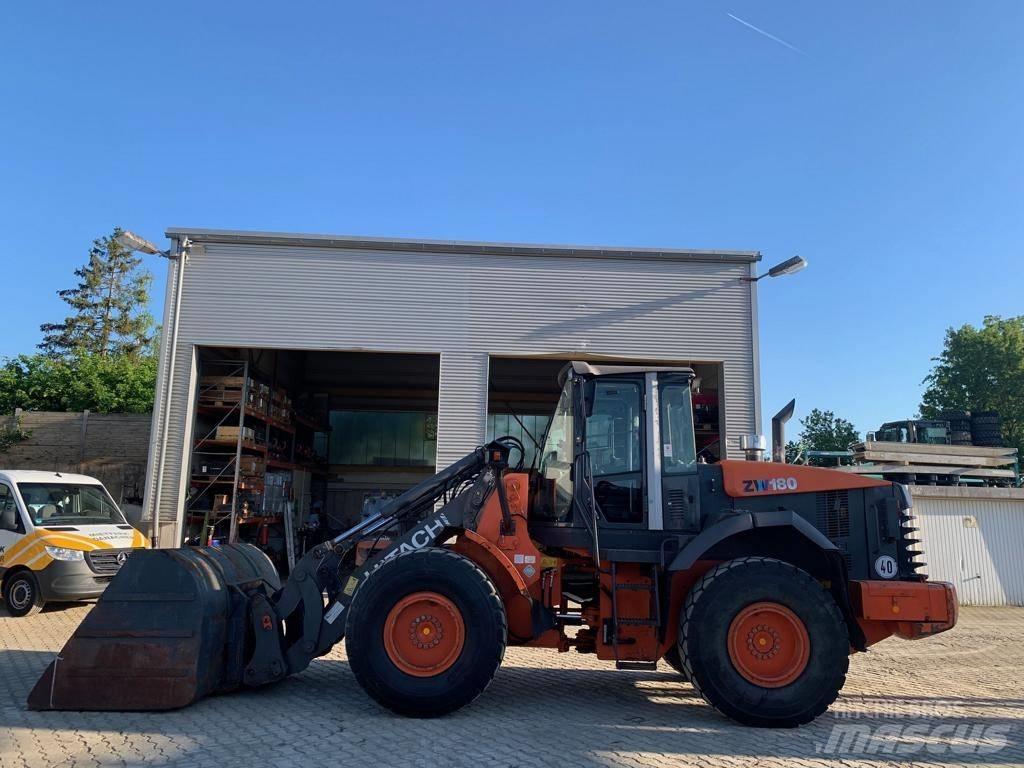 Hitachi ZW 180 Pás carregadoras de rodas