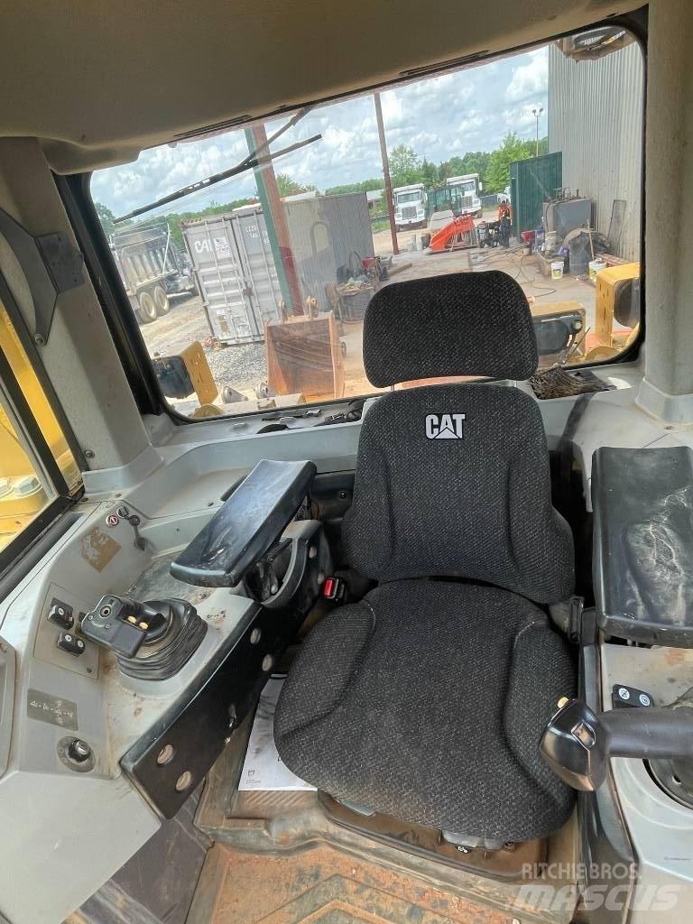 CAT D 8 T Dozers - Tratores rastos