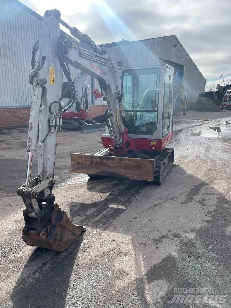 Takeuchi TB 235 Mini Escavadoras <7t