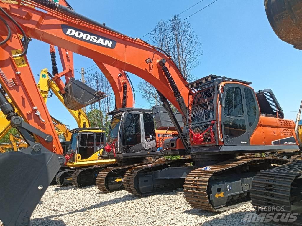 Doosan DX 225 Escavadoras de rastos