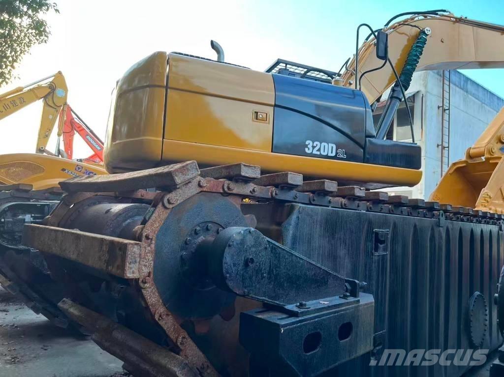 CAT 320 D2 Escavadoras anfíbias
