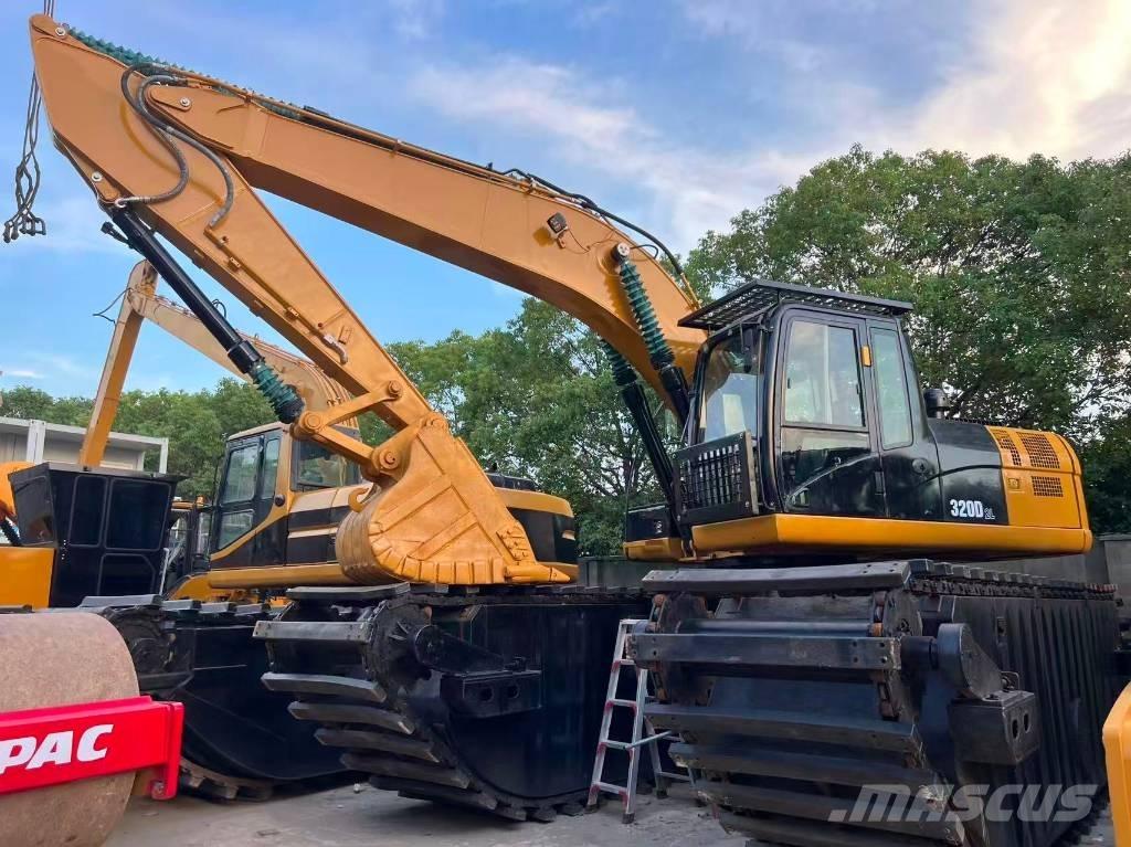 CAT 320 D2 Escavadoras anfíbias