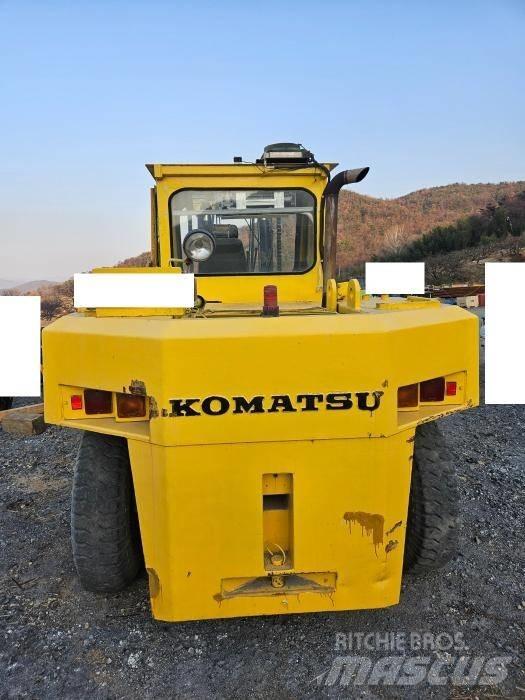 Komatsu FD 150 Empilhadores Elevadores