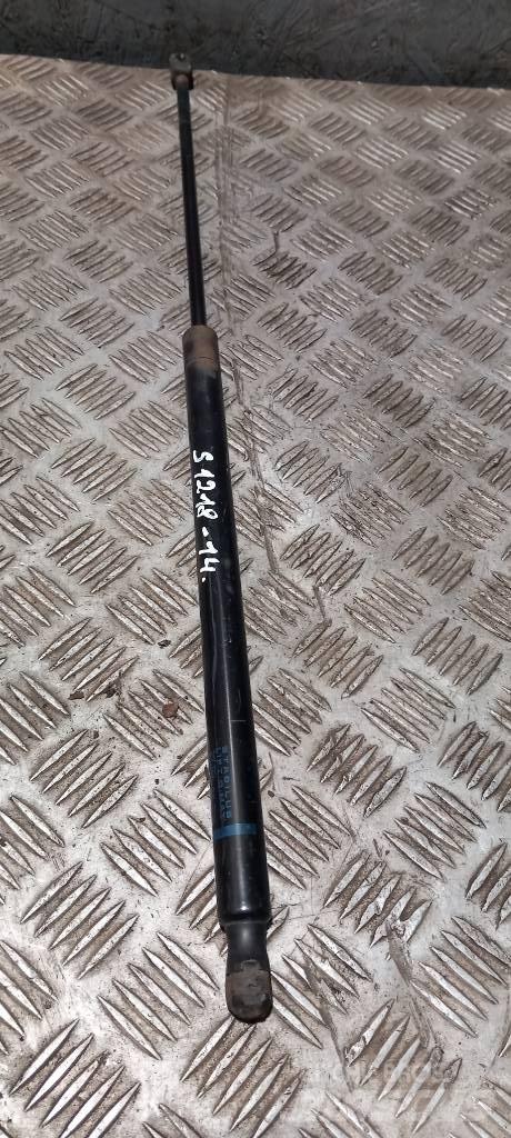 Scania R 440   2031872 Cabines e interior