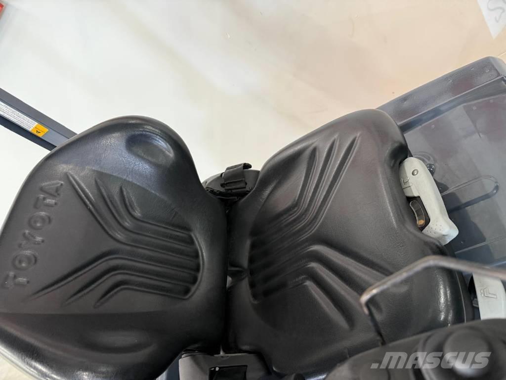 Toyota 11032 - 8FBM16T Empilhadores eléctricos